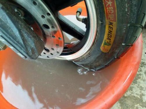 补真空胎视频,告别轮胎漏气烦恼