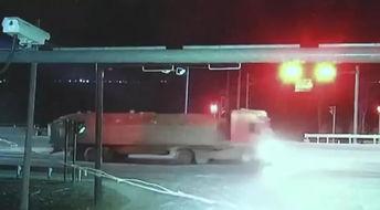 刺肚子视频,惊险瞬间背后的真相与反思